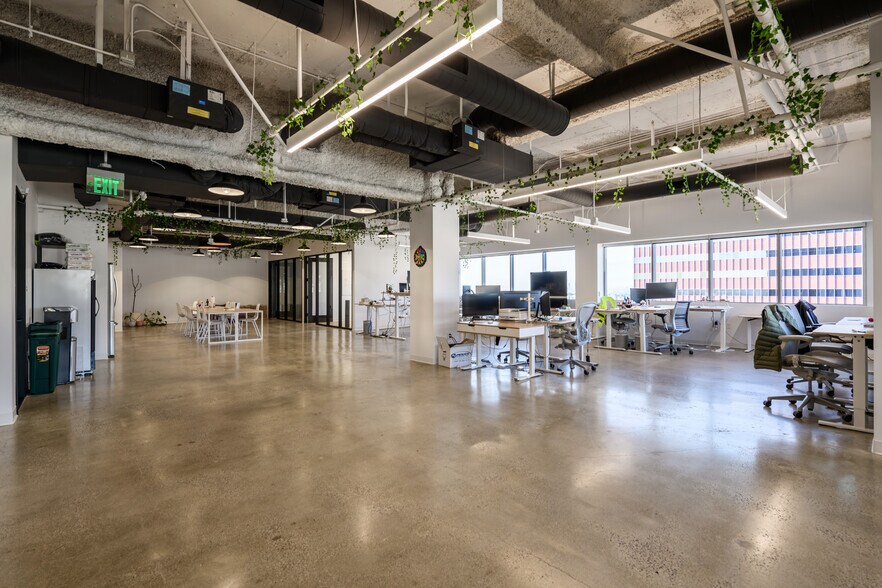 More Photos Of 6430 W Sunset Blvd, Los Angeles Office For Lease