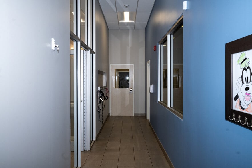 More Photos Of 2386 Florida Highway 426 Hwy, Oviedo Veterinarian Kennel For Sale