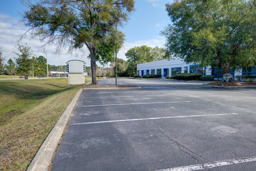 More Photos Of 6600 Youngerman Cir, Jacksonville Unknown For Lease