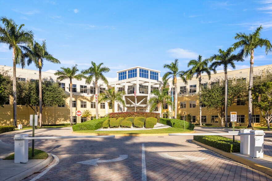 Primary Photo Of 901 Peninsula Corporate Cir, Boca Raton Office For Lease