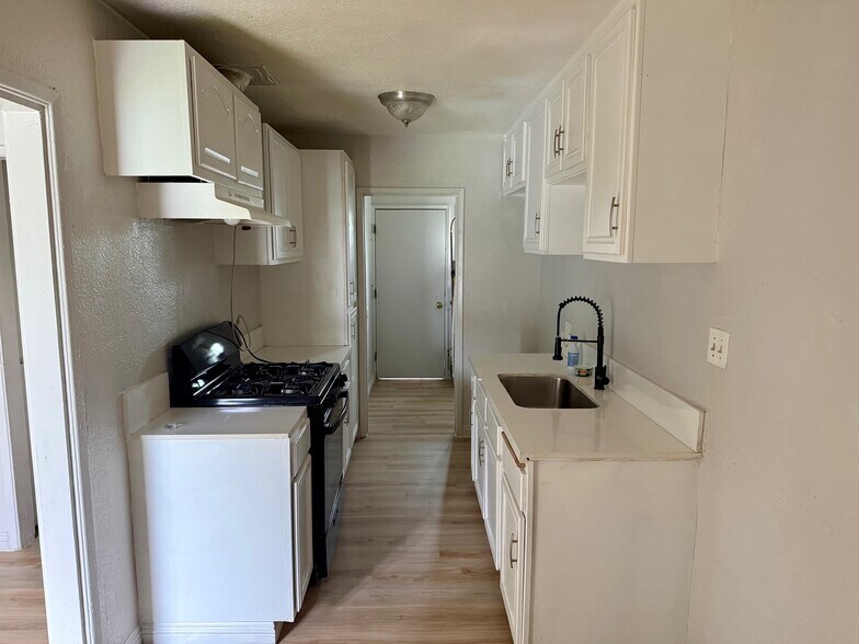 More Photos Of 695 W 17th St, San Bernardino Apartments For Sale