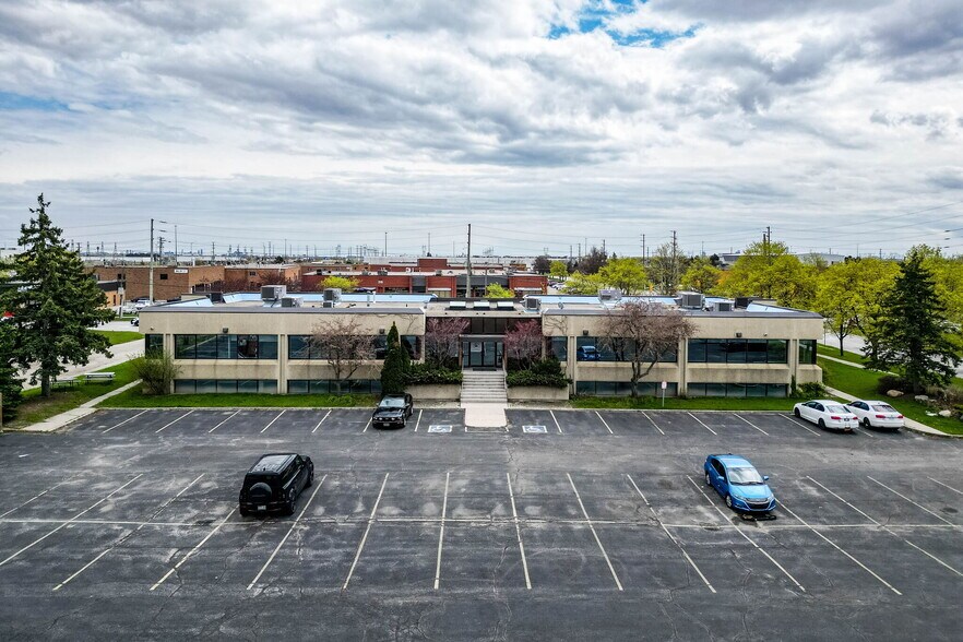 More Photos Of 220 Advance Blvd, Brampton Office For Sale