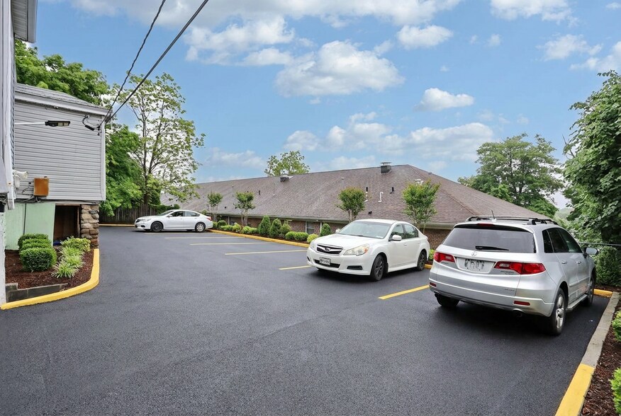 More Photos Of 22 S Madison Ave, Spring Valley Office For Sale