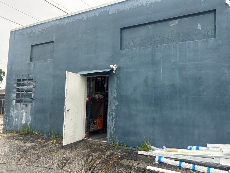 More Photos Of 1910 N Dixie Hwy, Hollywood General Retail For Lease