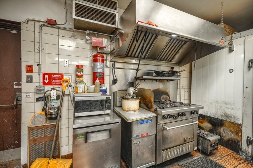 More Photos Of 369 Keele St, Toronto Restaurant For Lease