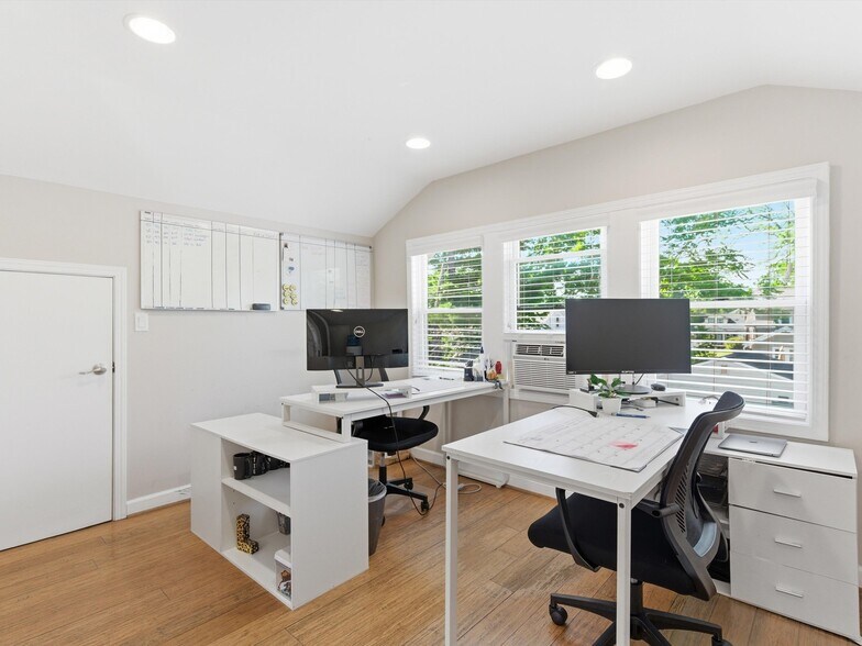 More Photos Of 928 E 11 Mile Rd, Royal Oak Serviced Offices For Lease
