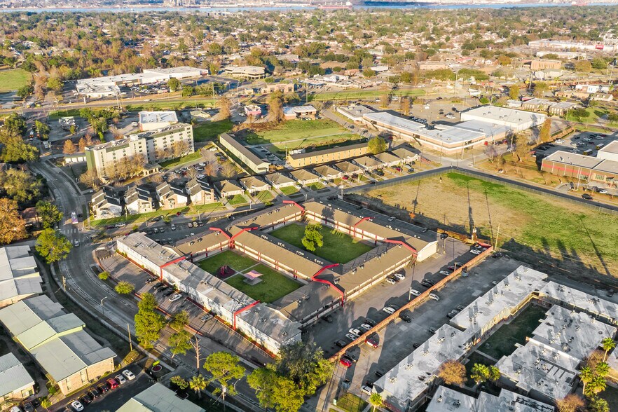 More Photos Of 3300 Garden Oaks Dr, New Orleans Apartments For Sale