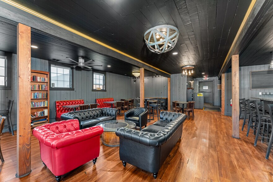 More Photos Of 2039 Redwood Ave, Grants Pass Restaurant For Sale