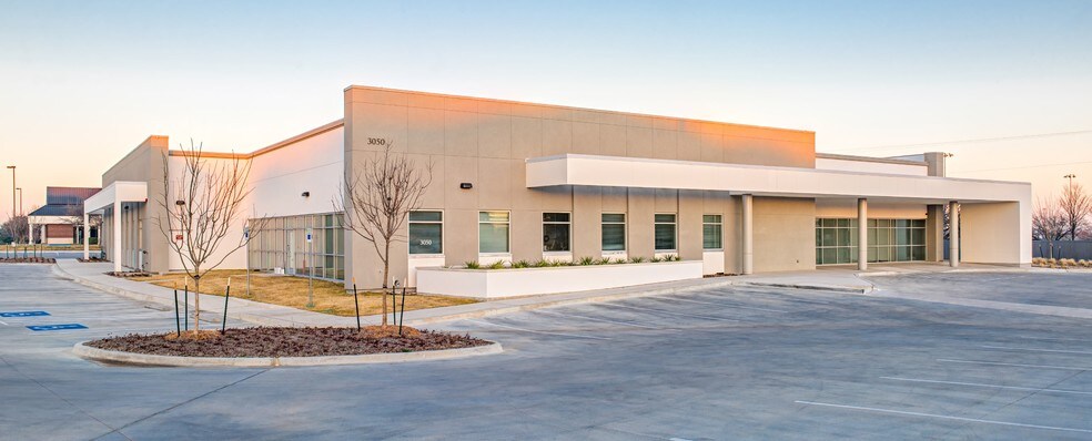 More Photos Of 3050 S Center St, Arlington Medical For Lease