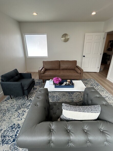 More Photos Of 22157 Clarendon St, Woodland Hills Office Residential For Sale