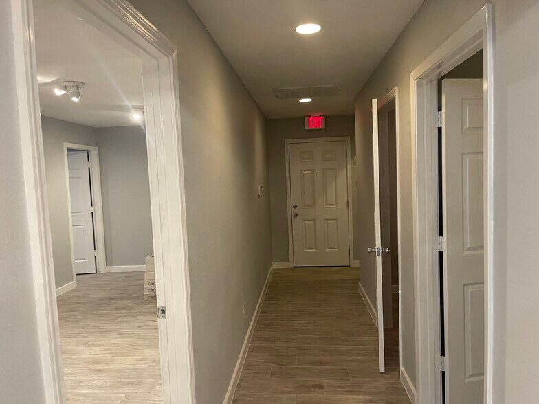 More Photos Of 4095 SE I 10 Frontage Rd, Sealy Medical For Sale