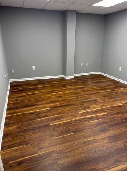 More Photos Of 1235 Boone Hill Rd, Summerville Flex For Lease