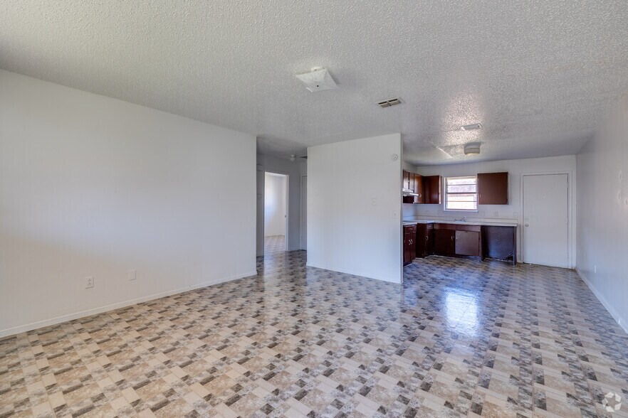 More Photos Of 1725 E 1st St, Dumas Multifamily For Sale