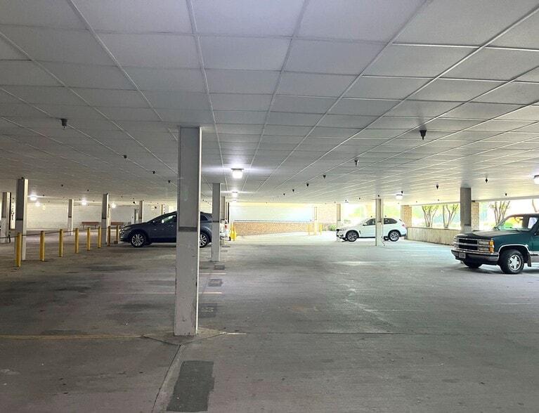 More Photos Of 2810 N Parham Rd, Richmond Medical For Lease
