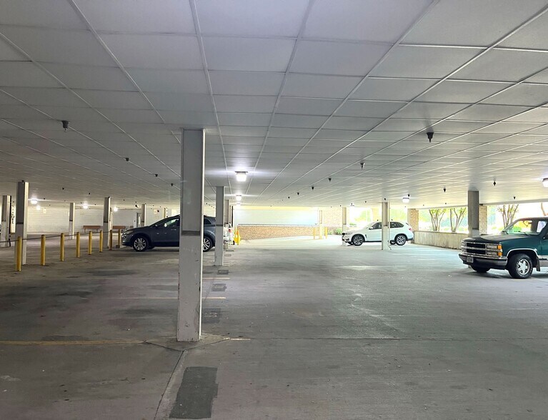 More Photos Of 2810 N Parham Rd, Richmond Medical For Lease