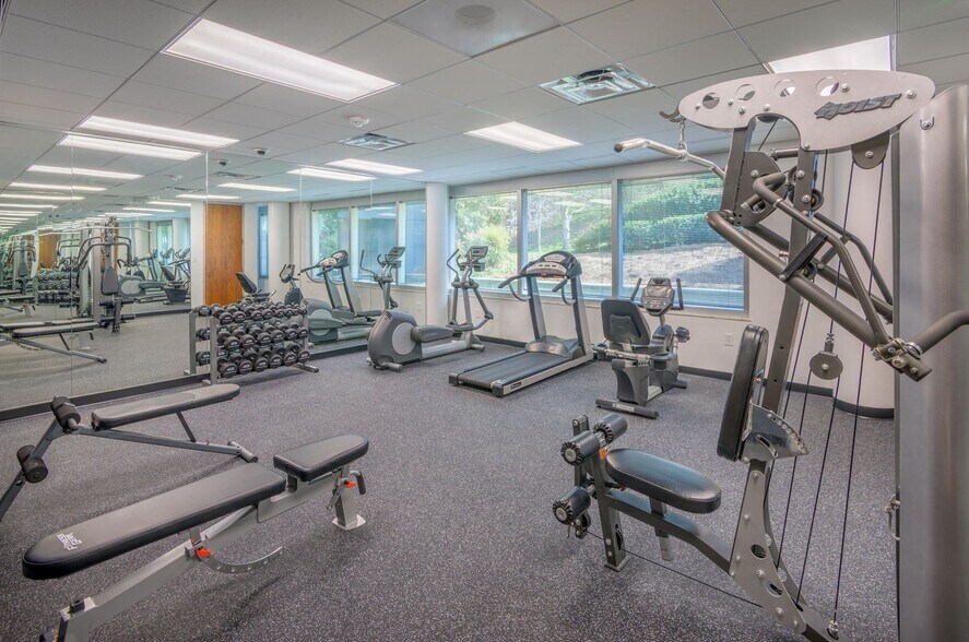 More Photos Of 5400 Glenwood Ave, Raleigh Office For Lease