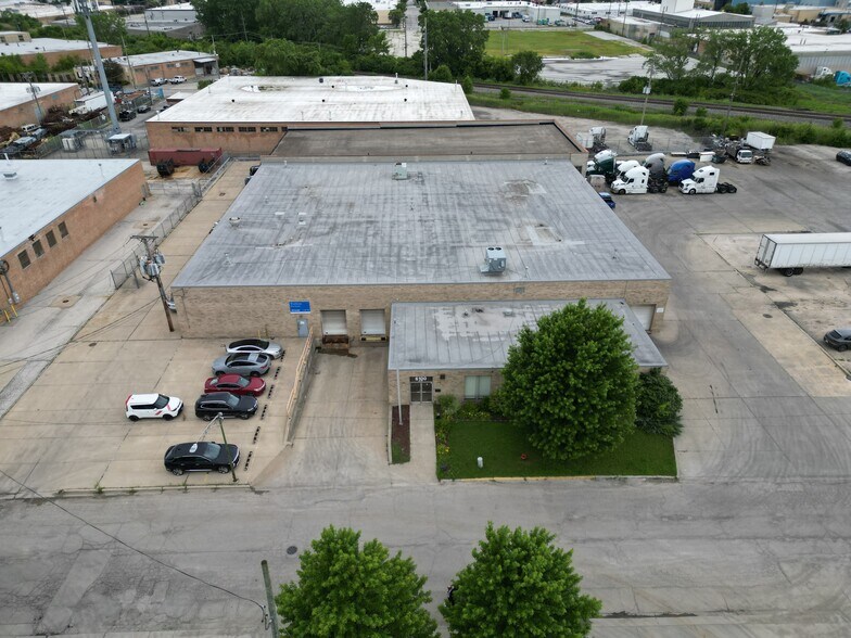More Photos Of 6100 S New England Ave, Chicago Manufacturing For Lease