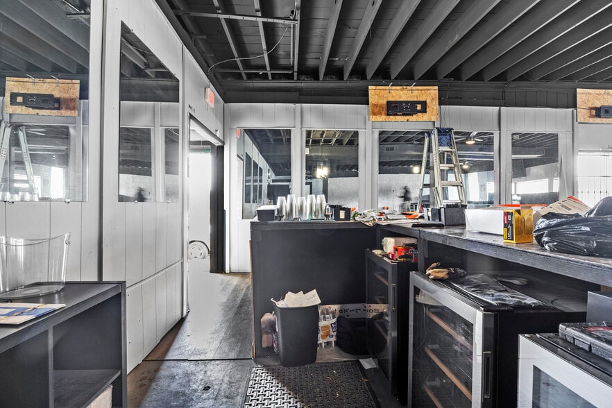More Photos Of 2600 N Florissant Ave, Saint Louis Flex For Sale