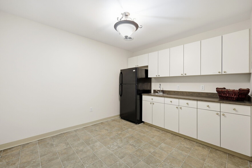 More Photos Of 845 Johns Hopkins Dr, Greenville Medical For Lease