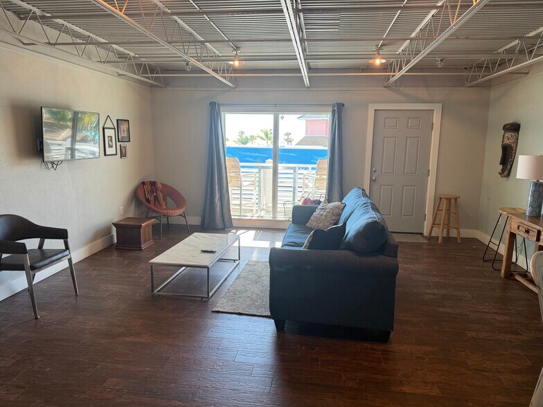 More Photos Of 1161-1165 Estero Blvd, Fort Myers Storefront Retail Residential For Lease