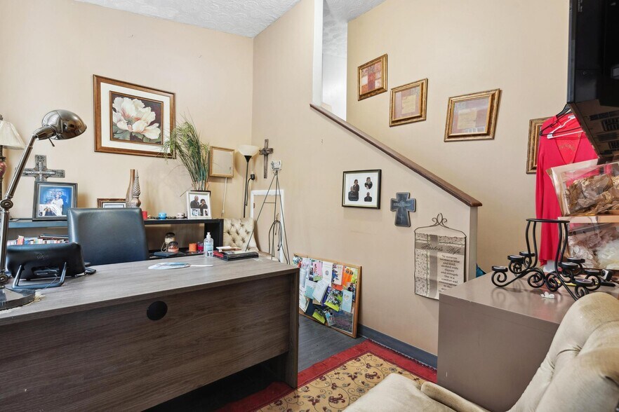 More Photos Of 8340 Pippin Rd, Cincinnati Specialty For Sale