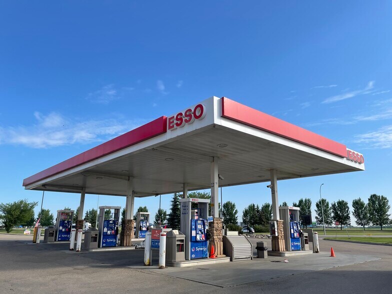 More Photos Of 411 Airport Rd E, Leduc County Storefront For Lease
