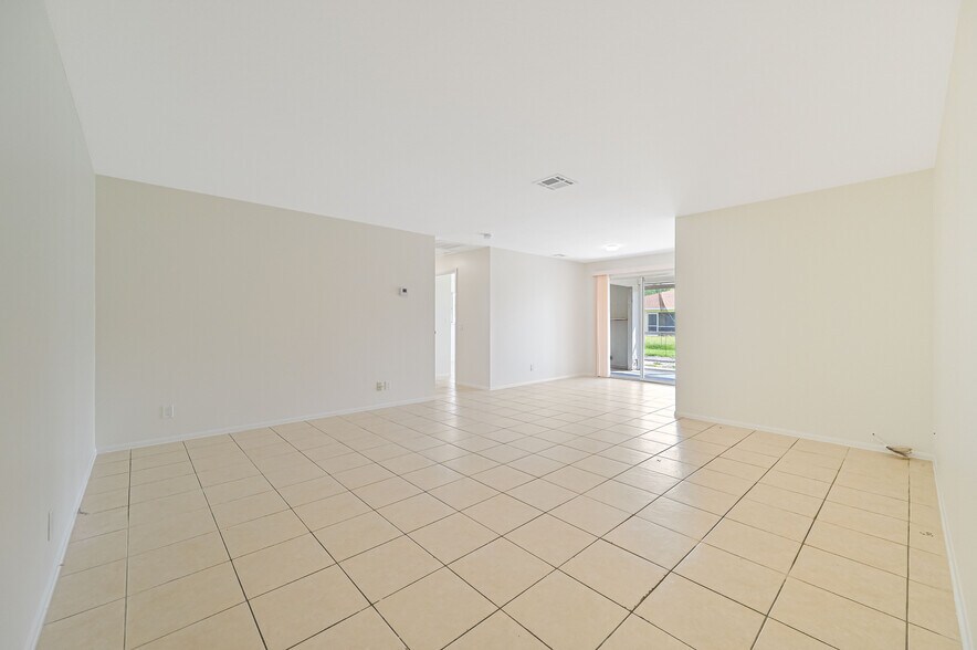 More Photos Of 937 SE 23rd Pl, Cape Coral Apartments For Sale