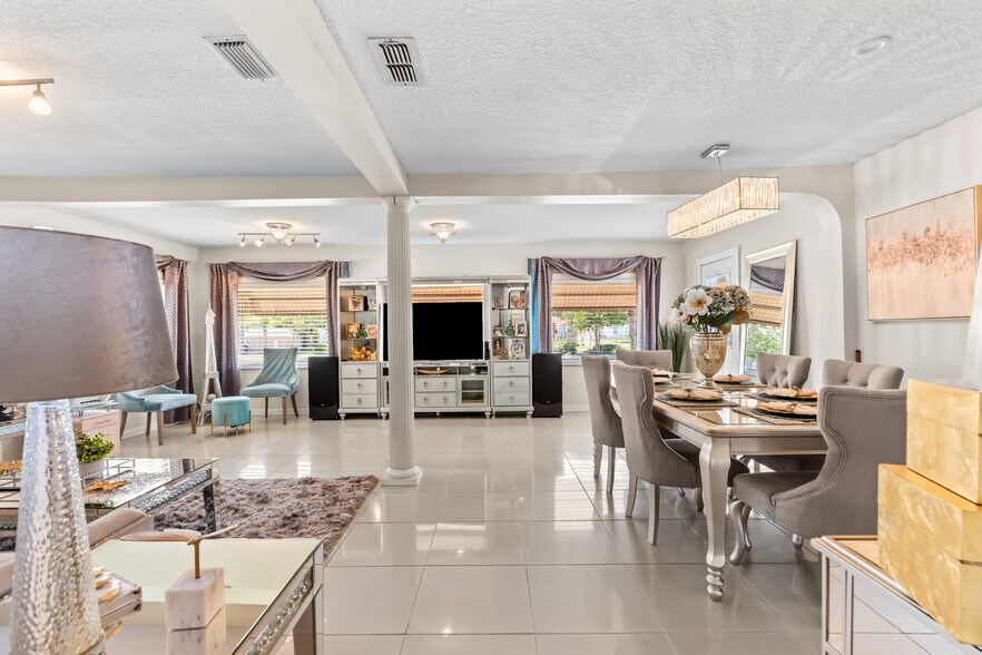 More Photos Of 1887 Mayport Rd, Atlantic Beach Freestanding For Sale