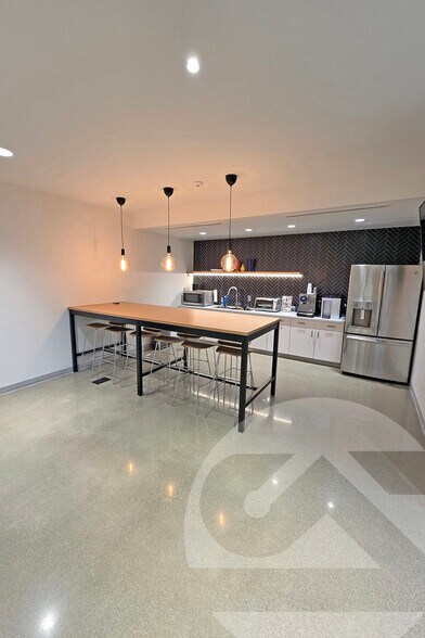 More Photos Of 326 E 4th St, Royal Oak Office For Lease