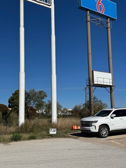 More Photos Of 1105 E US Highway 180, Snyder Convenience Store For Sale