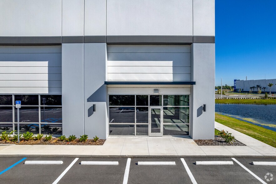 More Photos Of 4506 24th Street E, Bradenton Unknown For Lease