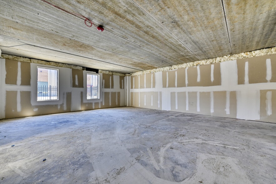 More Photos Of 8282 Western Way Cir, Jacksonville Warehouse For Lease