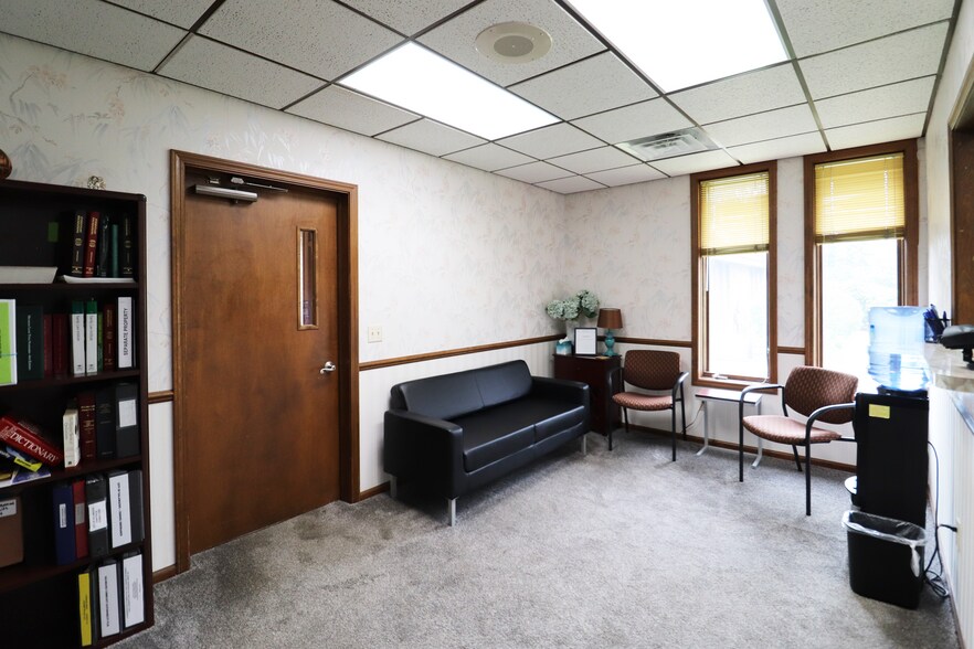 More Photos Of 4021 W Main St, Kalamazoo Office For Sale