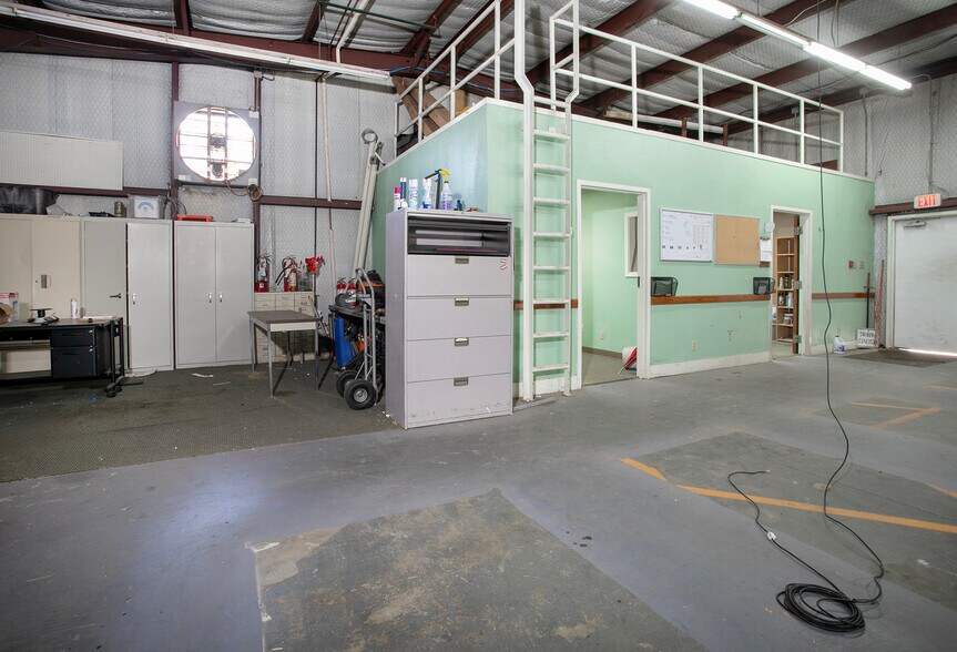 More Photos Of 9846 State Highway 31 E, Tyler Medical For Sale