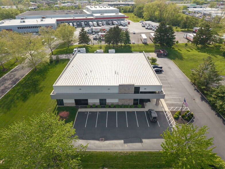 More Photos Of 3737-3757 Parkway Ln, Hilliard Showroom For Lease