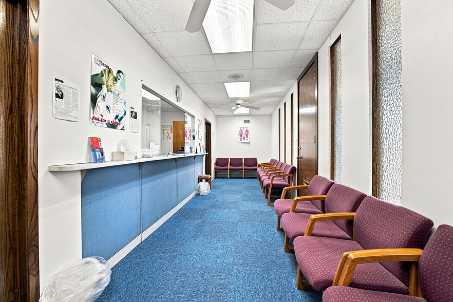 More Photos Of 4647 W 103 St, Oak Lawn Medical For Sale