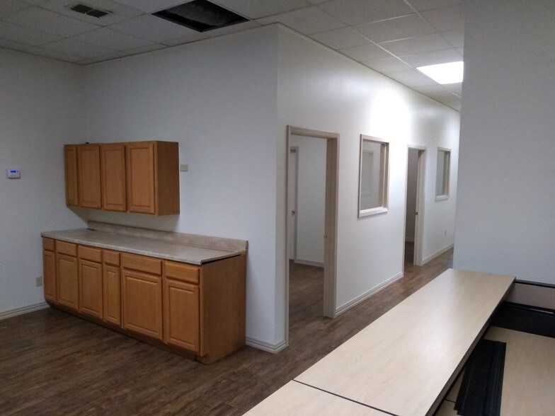 More Photos Of 101 Uhland Rd, San Marcos Research And Development For Lease