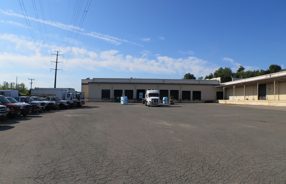 More Photos Of 2700 Deepwater Terminal Rd, Richmond Warehouse For Lease