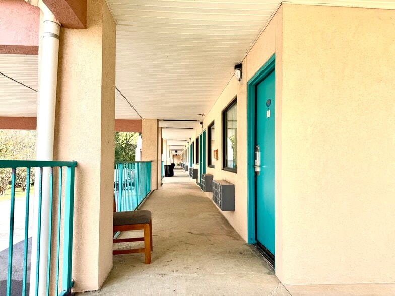 More Photos Of 547 S Archusa Ave, Quitman Hotel For Sale