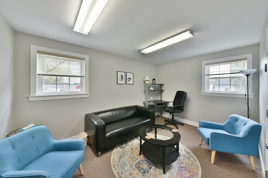 More Photos Of 12 E Mill Rd, Flourtown Medical For Lease