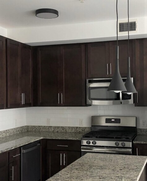 More Photos Of 121 Towne St, Stamford Apartments For Lease