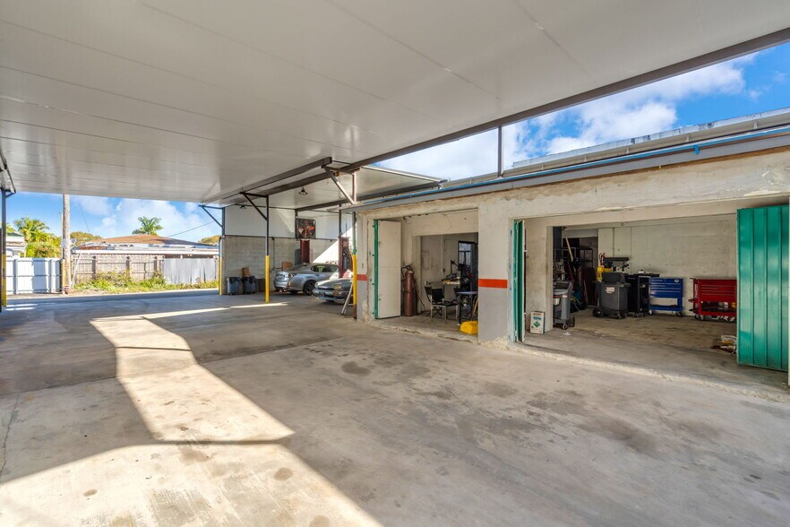 More Photos Of 3219 SW 8th St, Miami Storefront For Sale