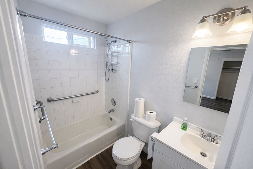 More Photos Of 3114 Ashbrook Ct, Oakland Apartments For Sale