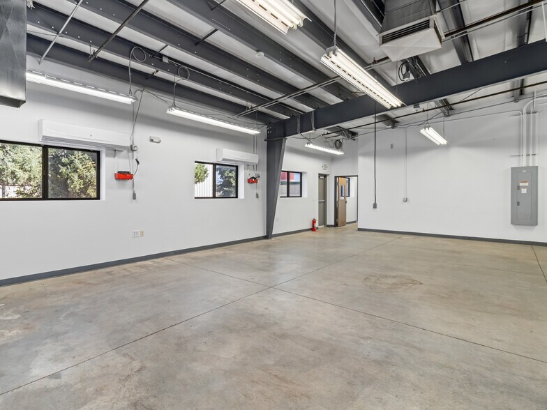 More Photos Of 14320 Longs Peak Ct, Longmont Warehouse For Lease