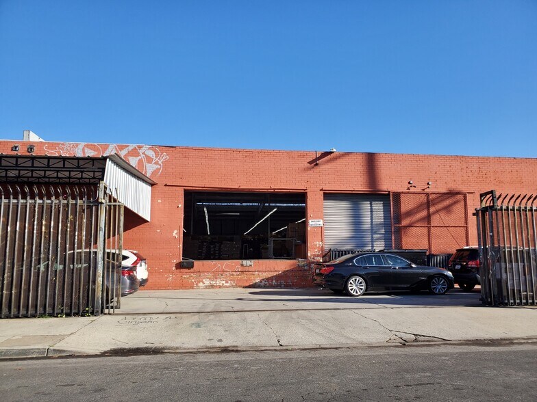 More Photos Of 219 E 32nd St, Los Angeles Warehouse For Lease