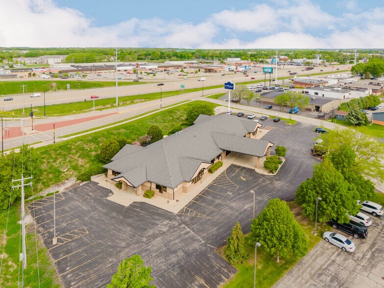 More Photos Of 1875 West Pointe Dr, Oshkosh Medical For Sale