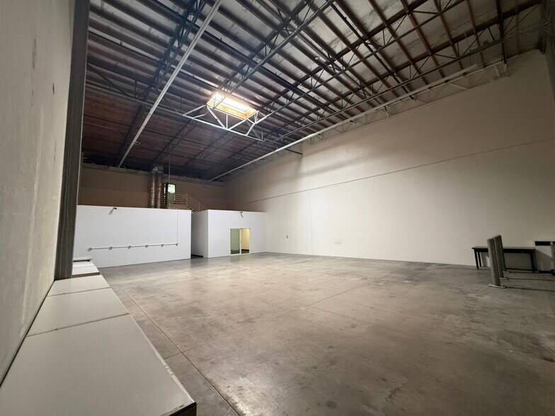 More Photos Of 15823 W Monte St, Sylmar Warehouse For Sale