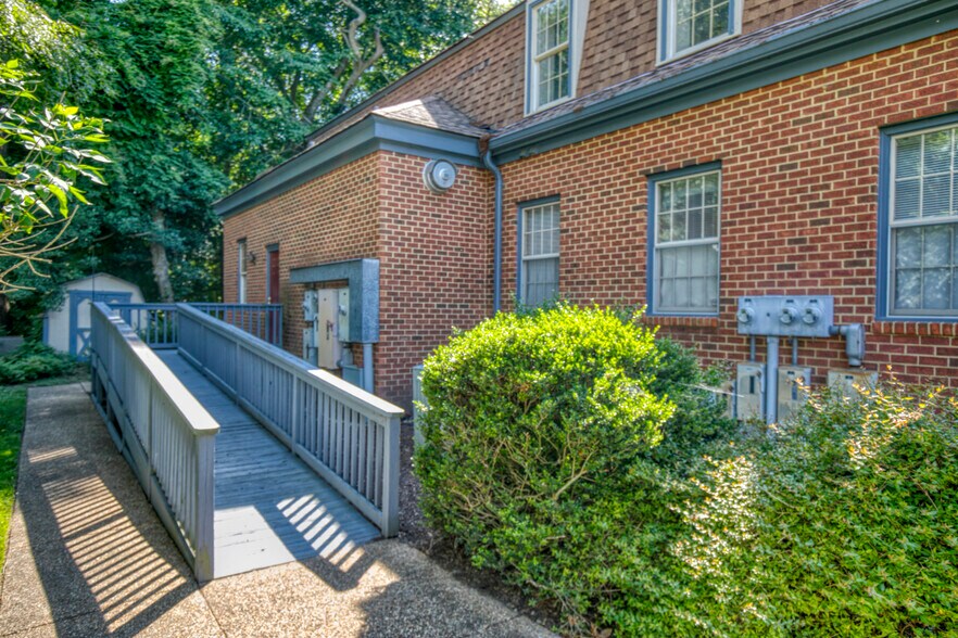 More Photos Of 1318 Jamestown Rd, Williamsburg Office For Sale