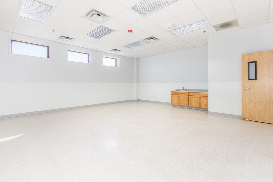 More Photos Of 1080 Corporate Blvd, Aurora Warehouse For Sale