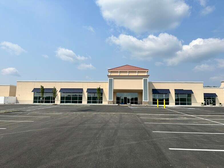 More Photos Of 262 Swansea Mall Dr, Swansea Unknown For Lease